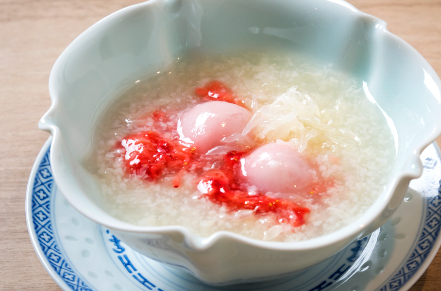 酒譲草苺湯圓～あまおうとハスの実あんの白玉団子甘酒風味～