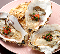 知内産牡蠣（生ガキ）と白バルサミコ酢ドレッシング