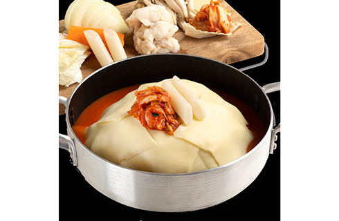 ■韓国風■コプチャンチョンゴル［発酵すぅぷのモツちーずチゲ鍋］